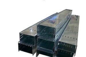 Máng cáp mạ kẽm nhúng nóng giúp bảo vệ hệ thống cáp điện khỏi ăn mòn, gỉ sét và tác động từ môi trường. Phù hợp cho nhà xưởng, bệnh viện, trường học và nhiều công trình công nghiệp.